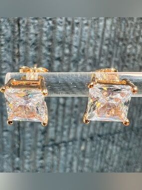 NEW!! 14k Rose Gold Plated Setting Clear Crystal Square-Cut Stud Earrings